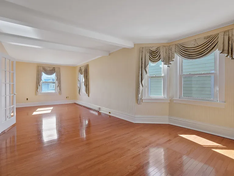 411 Albany Ave #2 — Photo 9