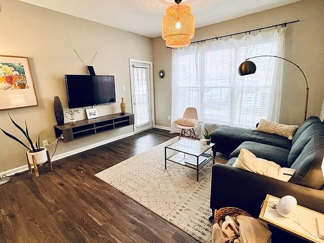 1st image of 421 Elmington Ave #1104