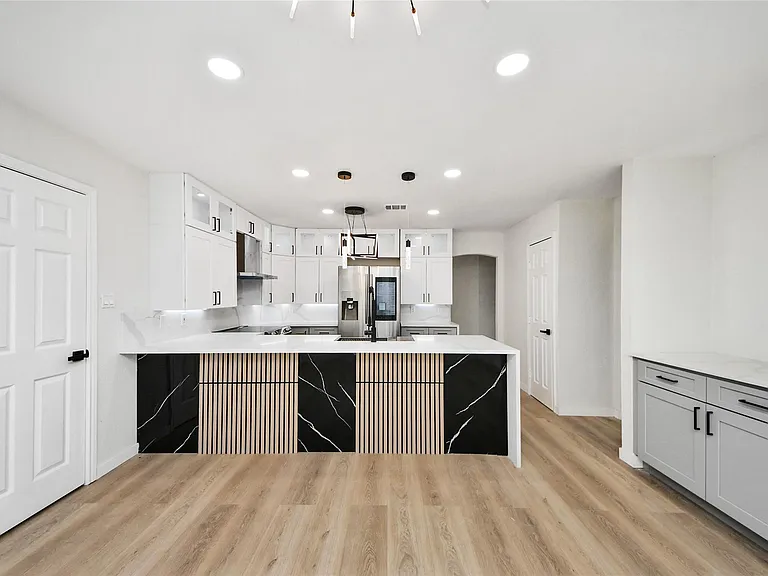 15719 Baytree Dr — Photo 8