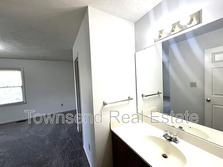 1044-2 Ancestry Dr — Photo 17