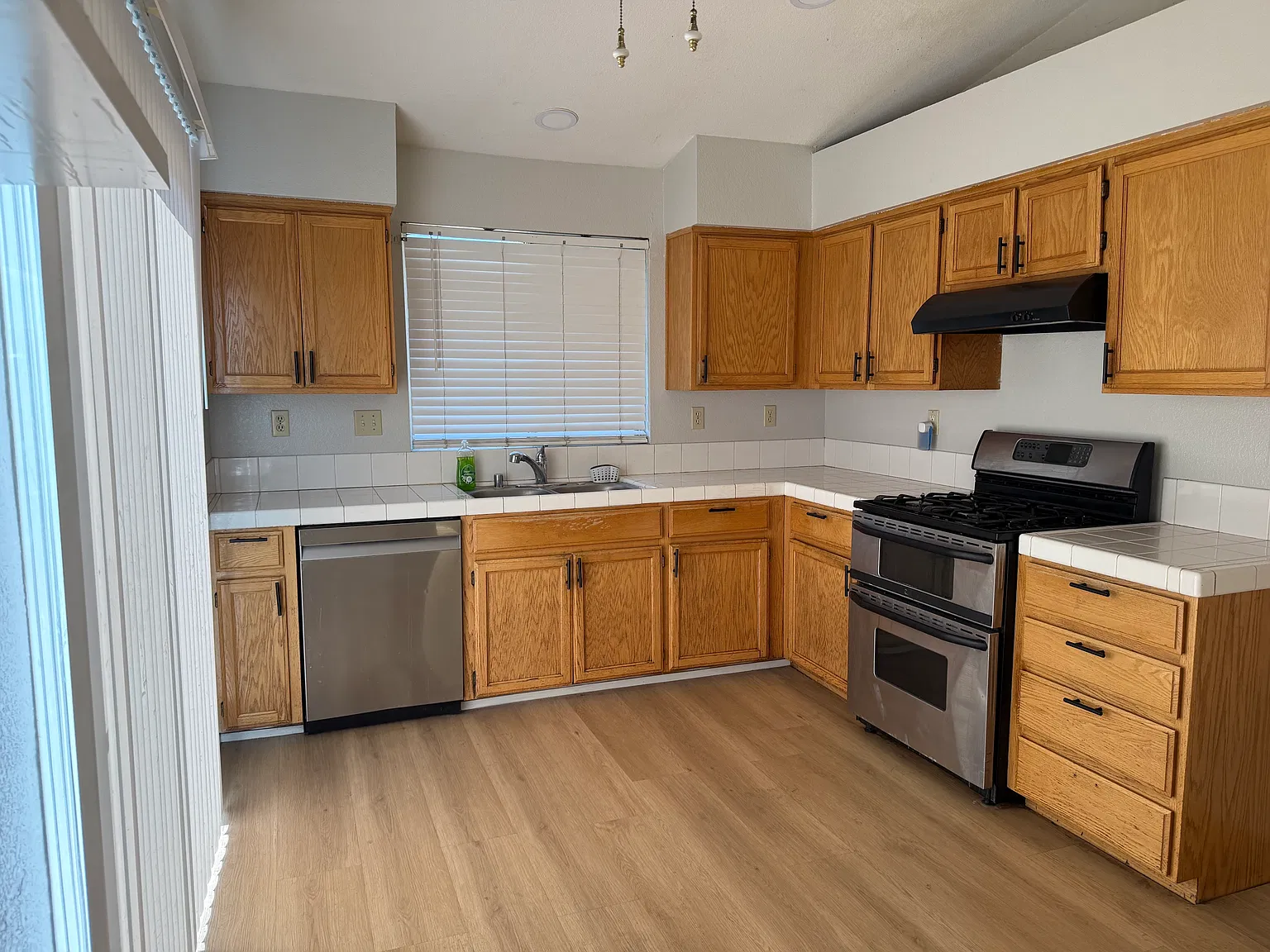 4 bed, 2.5 bath, 1700 sqft, $3,550 — Photo 2