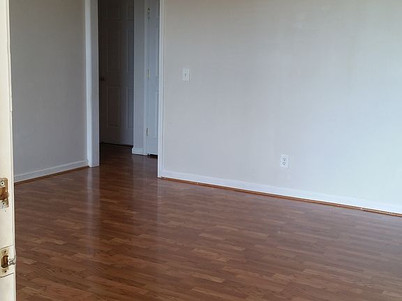 3rd image of 415 Wesley Dr
