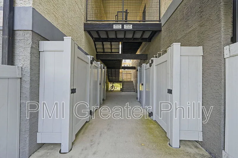3 bed, 3.0 bath, $2,300 — Photo 3