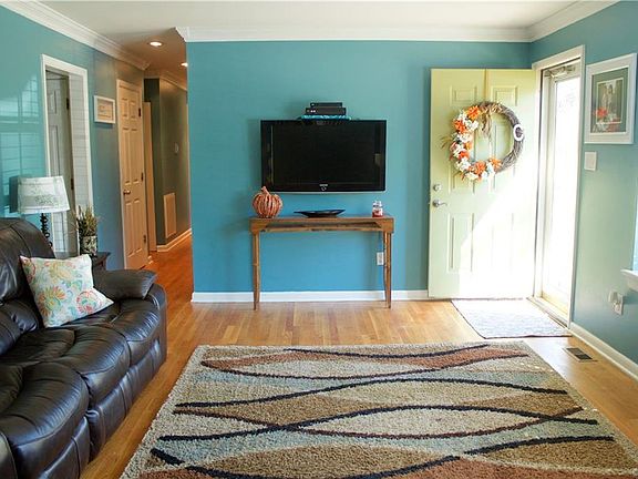 2nd image of 8074 Meadow Dr
