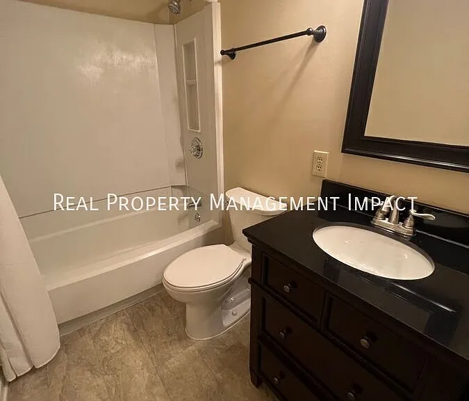 1515 E Franklin St #22 — Photo 23