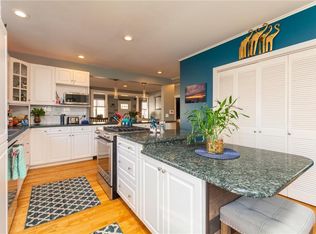 18 Maple Ave, Riverside, RI 02915