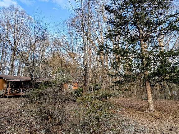 3rd image of 1555 Moss Creek Rd