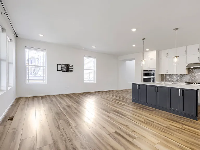 17214 W 94th Ave — Photo 6