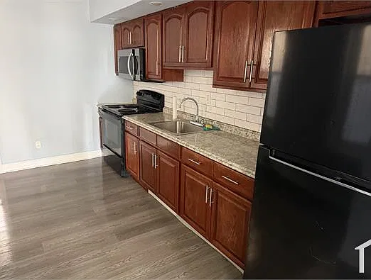 3 bed, 2100 sqft, $1,750 — Photo 1