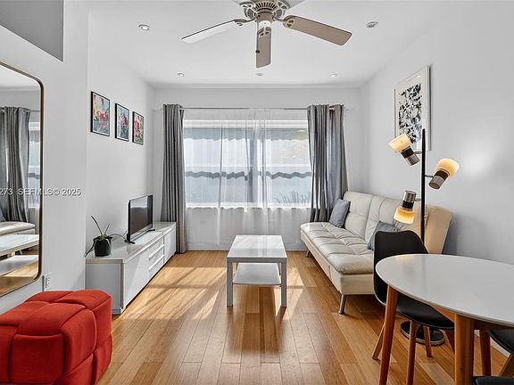 5th image of 1555 Pennsylvania Ave APT 205