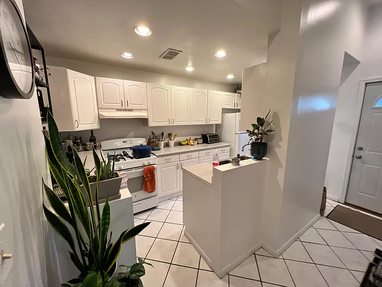 700 W Schubert Ave #2-F — Photo 30