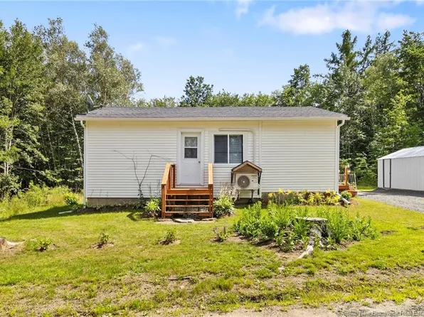 23 Oak St, Minto, NB E4B 3C4
