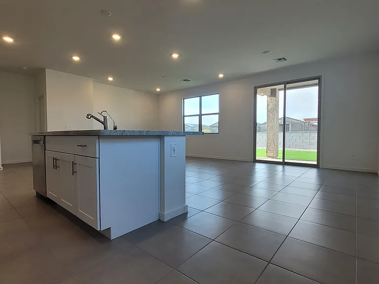15998 W Smoketree Dr — Photo 7