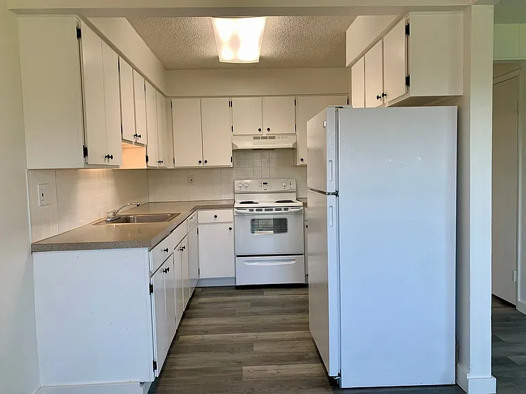 ES2275 -Eagle Rock Apartments — Photo 3