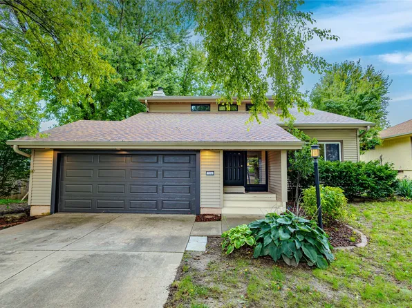 10066 NW 100th Pl, Clive, IA 50325