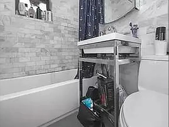5th image of 226 E 3rd St APT 2B