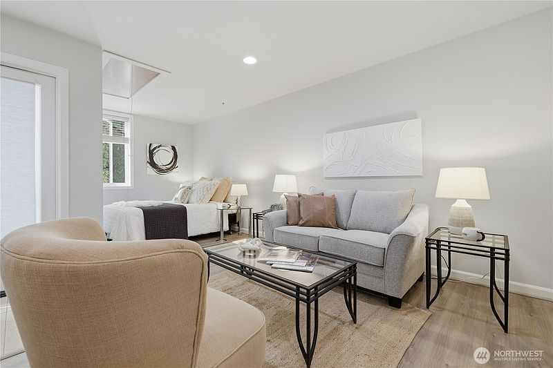 5th image of 13957 NE 60th Way #137