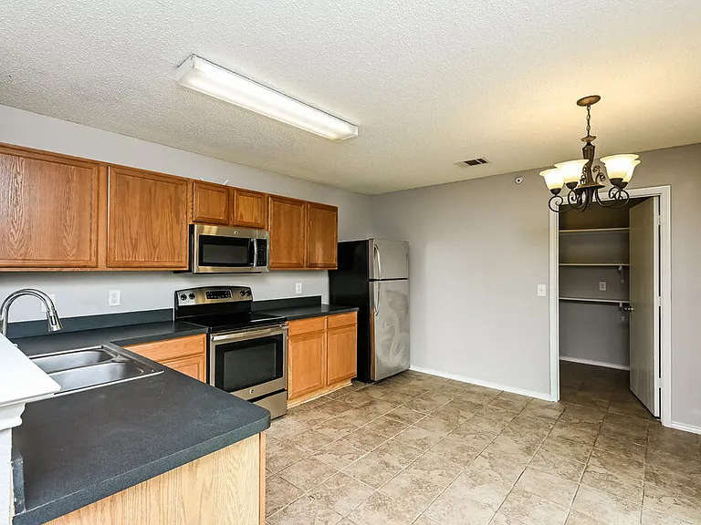 949 Canary Dr — Photo 8