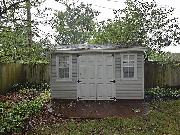 4th image of 11013 Blossom Ave