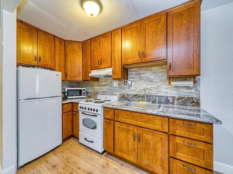 1300 Regency Way #30 — Photo 3