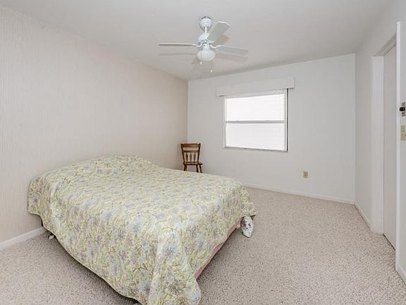 5th image of 118 Carlyle Cir