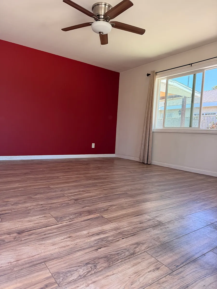 Building Photo - 426 E 181st St #2