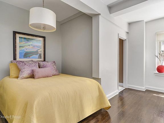3rd image of 400 E 52nd St APT 1G