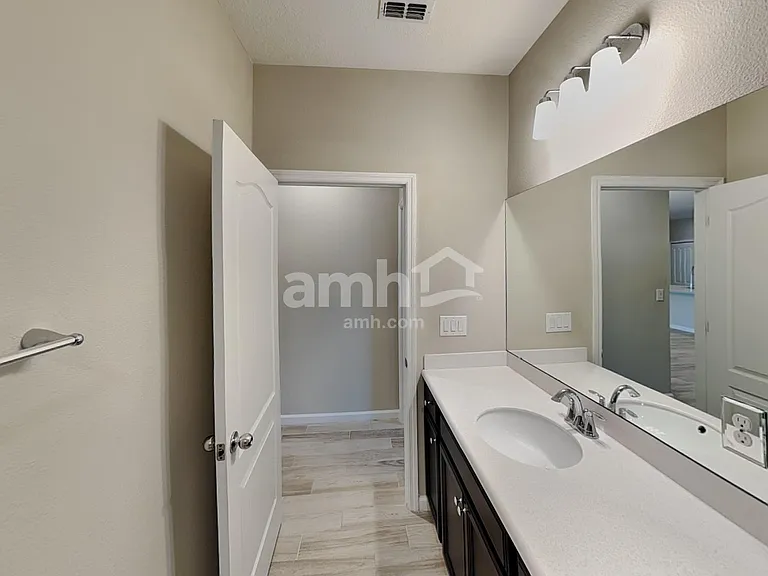 37 Trumpco Dr — Photo 17