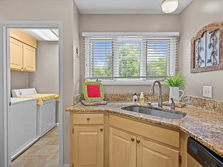 701 Loran Pointe Cir — Photo 31