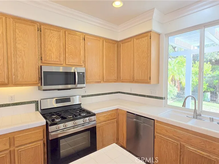 324 Lydia Ln — Photo 7