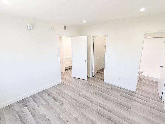 2nd image of 13160 Victory Blvd #3