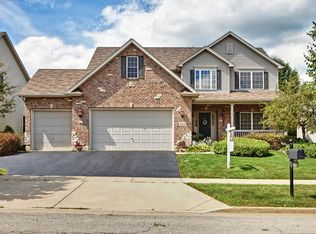 524 Lake Ridge Dr, South Elgin, IL 60177
