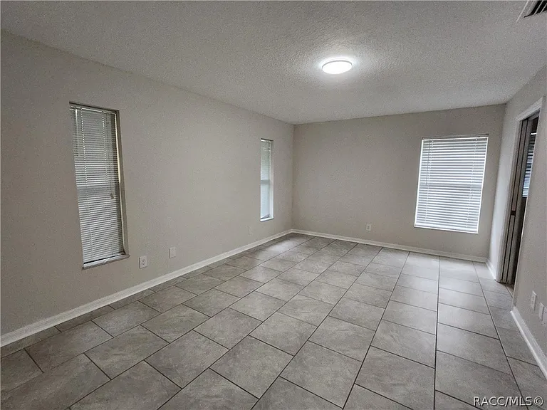 6521 E Grayson St — Photo 8