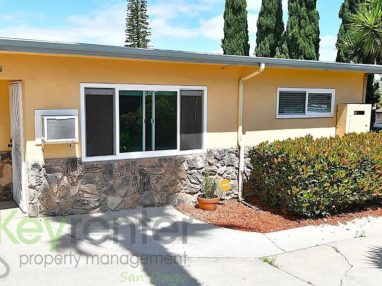 8073 Palm St — Photo 2