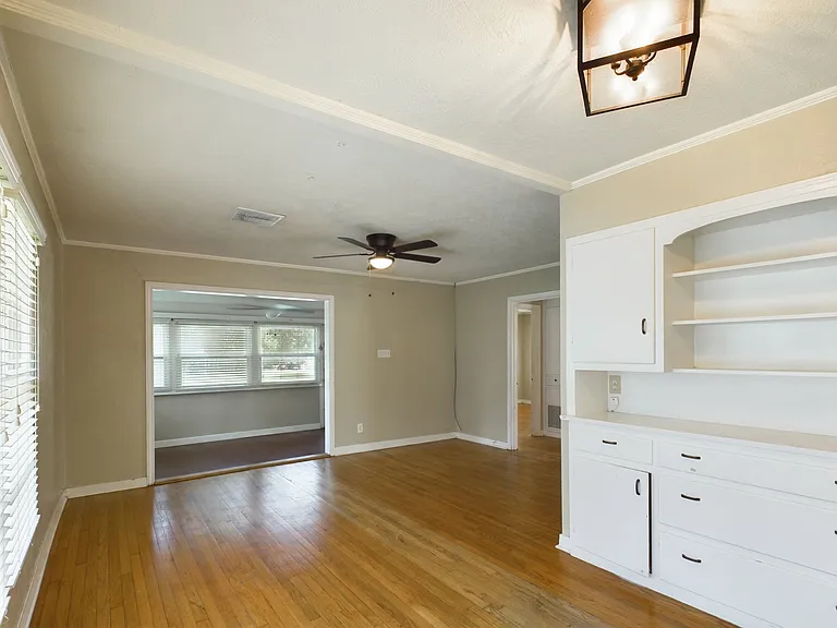305 Bolton Ave — Photo 6