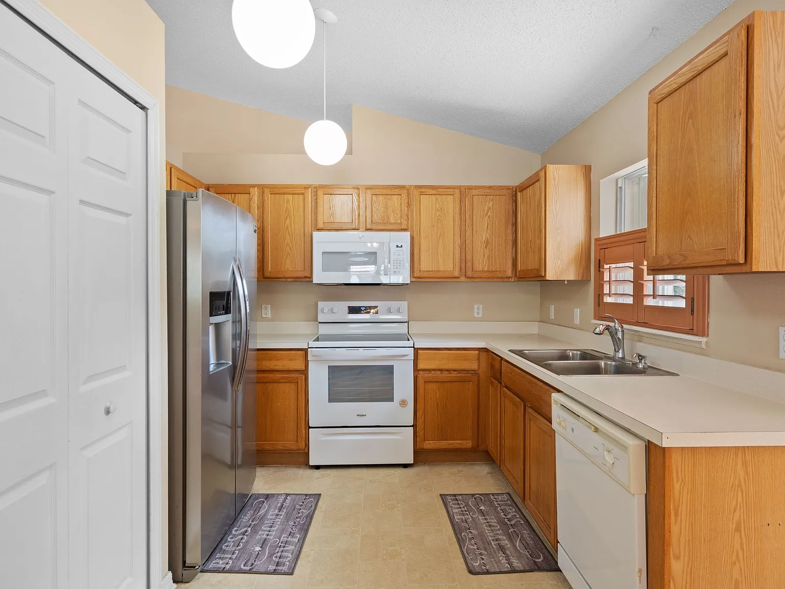 4 bed, 1750 sqft, $1,990 — Photo 4