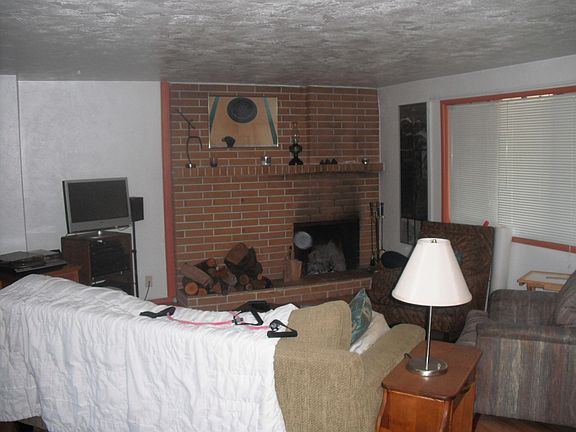 Living rm./fireplaces