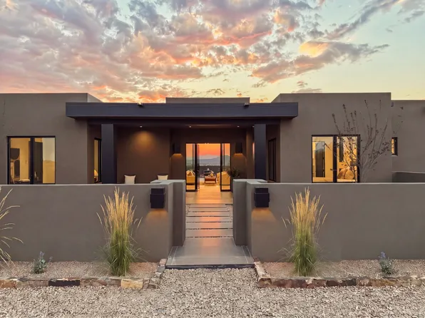 10 Via Pampa, Santa Fe, NM 87506