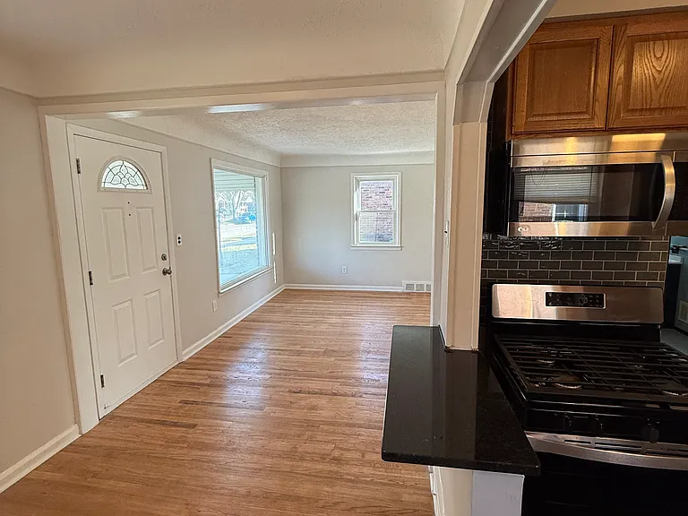 9616 Colwell Ave — Photo 9