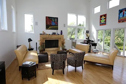 Contemporary Home in Horse Country — Photo 3