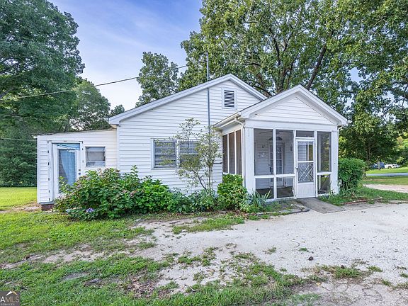 5th image of 303 Georgianna St