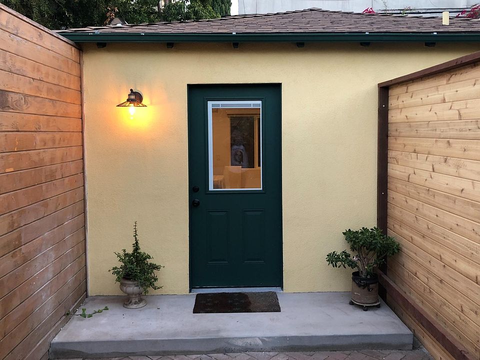 Front entrance to guesthouse