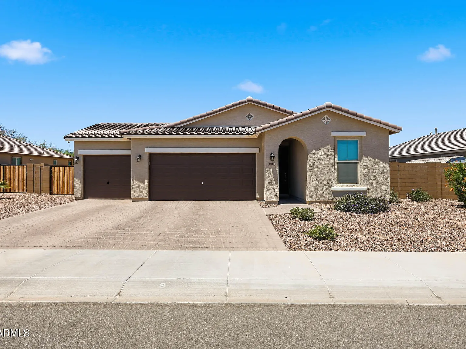 4 bed, 3.0 bath, 1879 sqft, $2,700 — Photo 2