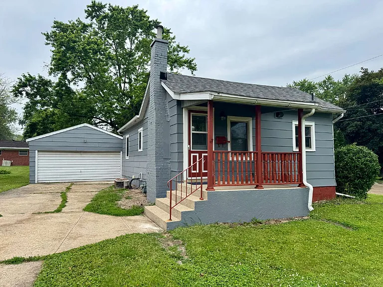 1027 Bergen Ave — Photo 1