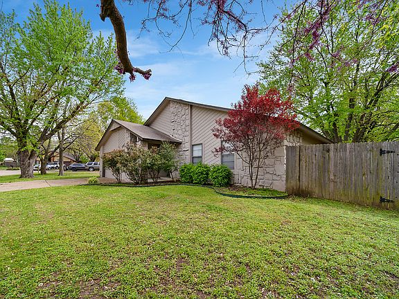 2nd image of 2507 E Princeton Ct