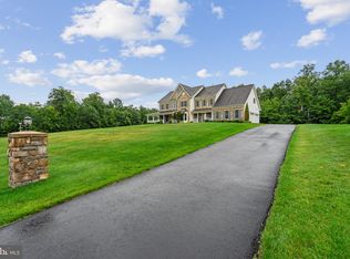 27030 Post Time Ct, Chantilly, VA 20152