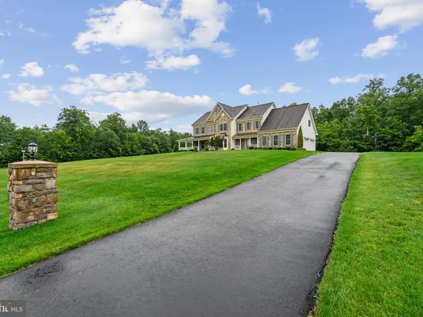 27030 Post Time Ct, Chantilly, VA 20152
