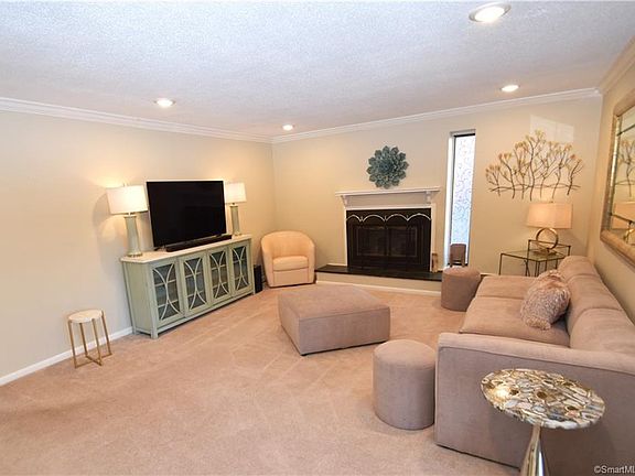 5th image of 133 Hollister Way N #133