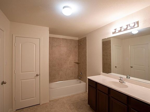 5th image of 10819 Hillside Creek Dr