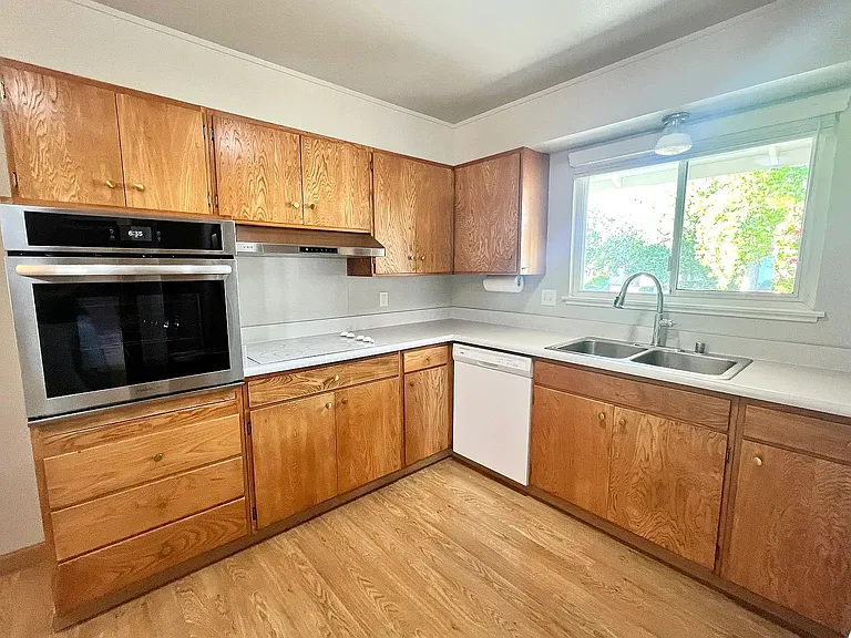 6610 Canterbury Ct — Photo 14